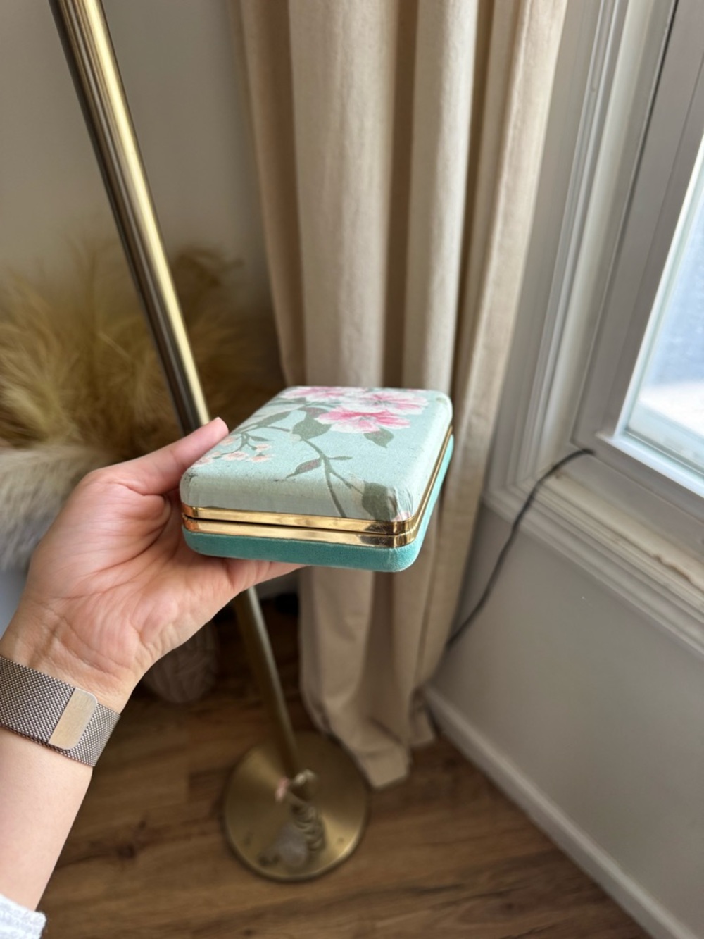 Vintage Floral Fabric Covered Travel Jewelry Hard Case Clam Shell with Mirror - Picture 7 of 10